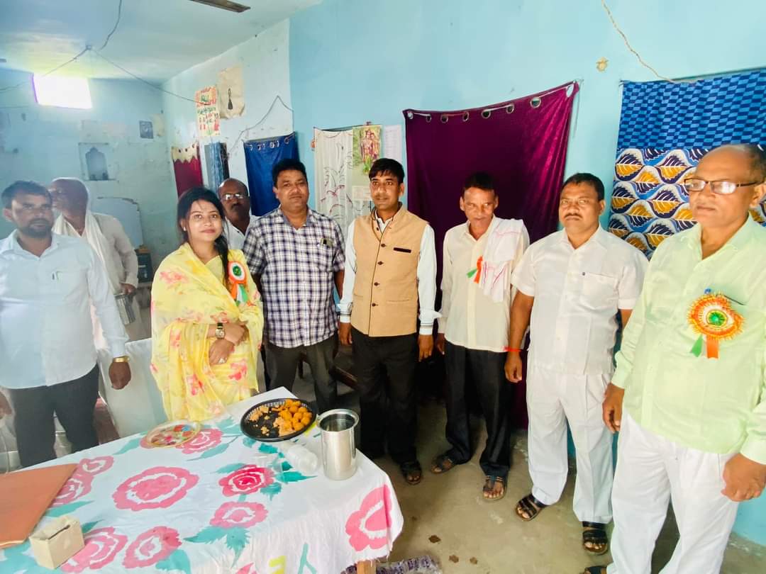 ishu_ch's tweet photo. आज 76वें स्वतंत्रता दिवस के अवसर पर #फरेंदा विधानसभा के कोल्हुई में स्थित ग्राम बाँधा पोस्ट शिकारगढ़ स्थित जे. एस. के. मेमोरियल स्कूल एवं ए. आर. सी. पब्लिक स्कूल में मुख्यतिथि के रूप में ध्वजारोहण करते हुए।
#IndependenceDay2022 https://t.co/dNjttfEVgj