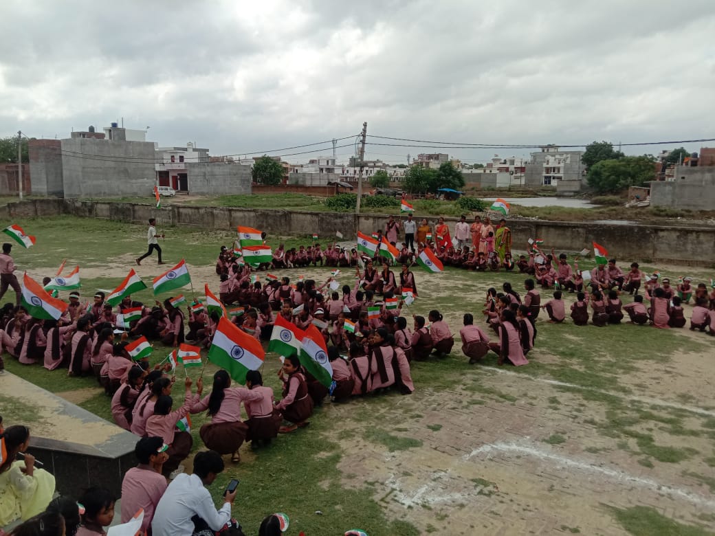 VigyanF's tweet photo. On the eve of #IndependenceDay2022
,The flag hoisting ceremony led by Vigyan Foundation with Teachers&amp; children. Cultural programs, Speeches, Dance,Songs etc presented by children.
Let's protect the peace,diversity, harmony&amp; unity of our great nation. #IndiaAt75 #HarGharTiranga https://t.co/CKc3JJ7k4A
