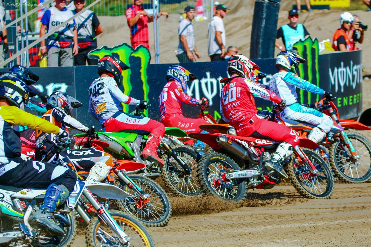 Kihis1's tweet photo. Eilen #Hyvinkää llä maailman parhaimmat crossarit #MXGP #EMX250 #MX125 #canonphotographer https://t.co/yxOrAovg9W