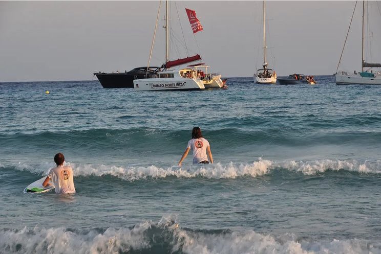 surf_base's tweet photo. #Formentera &amp; #Waves🌊
#SurfBaseBarcelona #surf #surfejar #surfing #surfbcn #surfbarcelona #surfcatalunya #surfbarceloneta #surfpoblenou #surfingschool #surfskate #soulsurfer #surfline #tripsurf #aftersurf #vidapirata #oceanlove #mediterraneansurf #surfingworld #bsurfers🏄🏄🏻‍♀️ https://t.co/BRGfJrlWXI