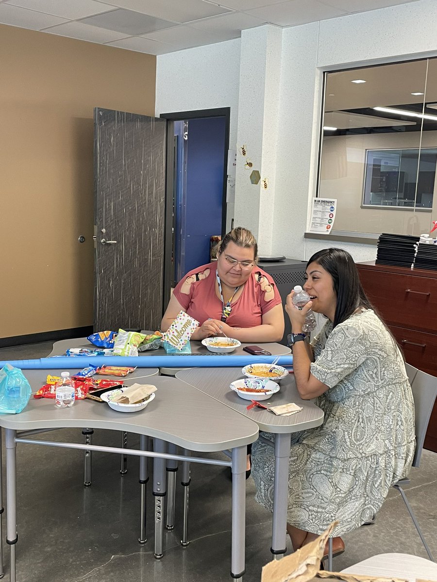RomaGuerra2's tweet photo. Best ELA department ever! Enjoying lunch together! @BenIbarraCTE @Mrs_Loredo @Mrs_Loredo @Persnickety_Sav @SusanaG15265774 @BenIbarraCTE @BlansonCTEHS https://t.co/mdRHeRWBix