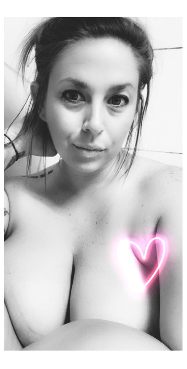 here4thefuunn's tweet photo. https://t.co/AUd6xAoepS

#bathtime #kinkymom #thicknjuicy #36dds #nsfwtwt #NakedDare #buyingcontent #sellingcontent #onlyfans https://t.co/YmTfUvC0ni