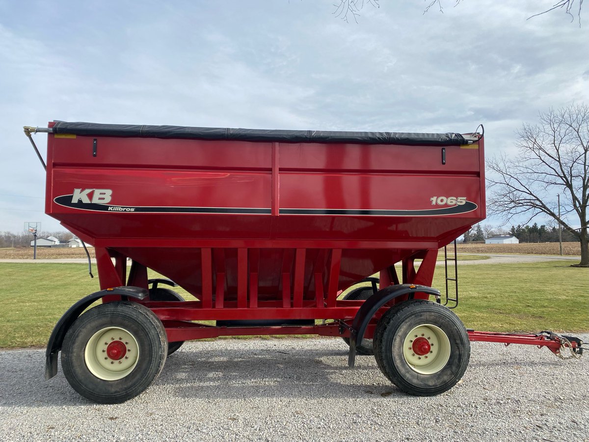 farmerstephen62's tweet photo. 2019 KillBros 1065 Gravity Wagon.  Lights, Brakes, Tarp.  Great condition, used very little! $18,500.  260-341-1280 https://t.co/dQoSgWeYA3