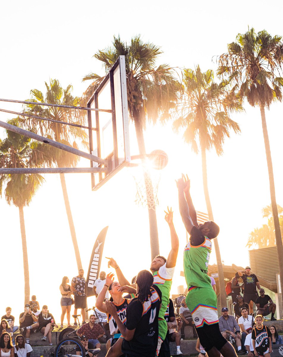 ccphotography25's tweet photo. #buckets #venicebeach #streetphotography https://t.co/ByJq674ubi
