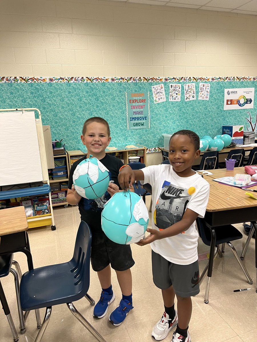 Students had fun creating globes. They included the continents, the Equator, and the Prime Meridian! #uKnighted #TogetherWeGrow #KnoxESKnights