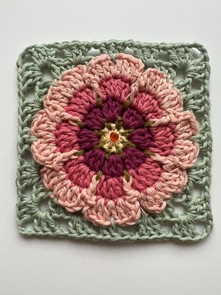 StylecraftYarn's tweet photo. Continuing the #Stylecraftblogstar celebration of #GrannySquareDay2022 A Flower for Alice is designed by @janecrowfoot in Stylecraft Organic Cotton DK https://t.co/nvznZLzwxx