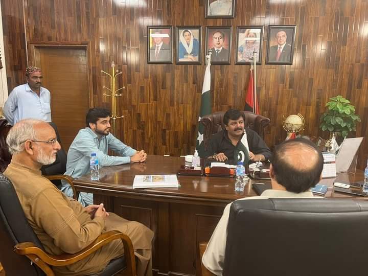 Asad_Sikandar20's tweet photo. President PSF Sindh Mansoor Shahani meeting with Education minster Sindh Mr Sardar Shah.
Secretary Education Nazeer Leghari was also there.
#RisingSPSF
#DisttNF
#TalukaNF
@psfmansoor
@AbrarHu97692637 https://t.co/TnFERtLVrT
