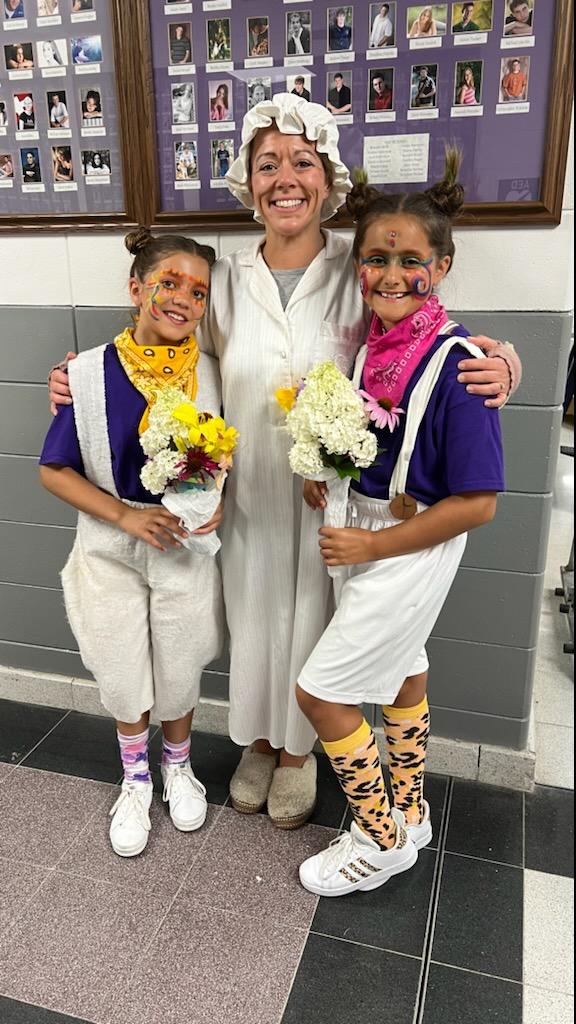 MapleRidgeFarms's tweet photo. Ridger Jamie starred in a production of Willy Wonka & the Chocolate Factory with her nieces this month. From the Farm to the stage, we're always ready to share the #foodgiftLOVE and deliver a sweet experience. Let's keep making memories, friends! β¨ #promofam https://t.co/y7IcrIFpgm