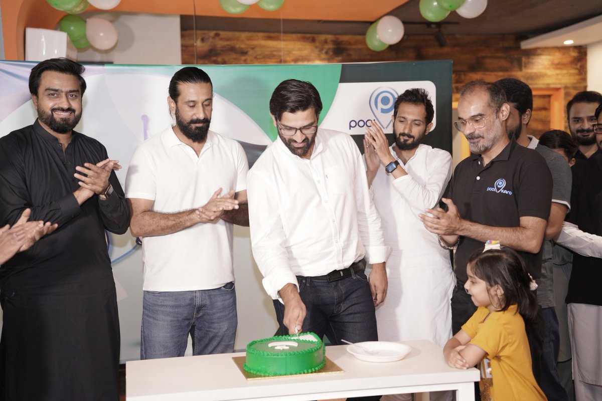 poolkaro's tweet photo. Random clicks on the 75th independence day celebrations at Poolkaro Lahore office.

Download Link:
https://t.co/IG2uLWJ7oY

#Poolkaro #ShareKaro #Pakistan #DiscountOffers # IndependenceDay #Freedom  #Liberty #FuelPrice #CashBack #Ride #ExtraEarning  #SocialNetworking #HassleFree https://t.co/esH9iL6cNa