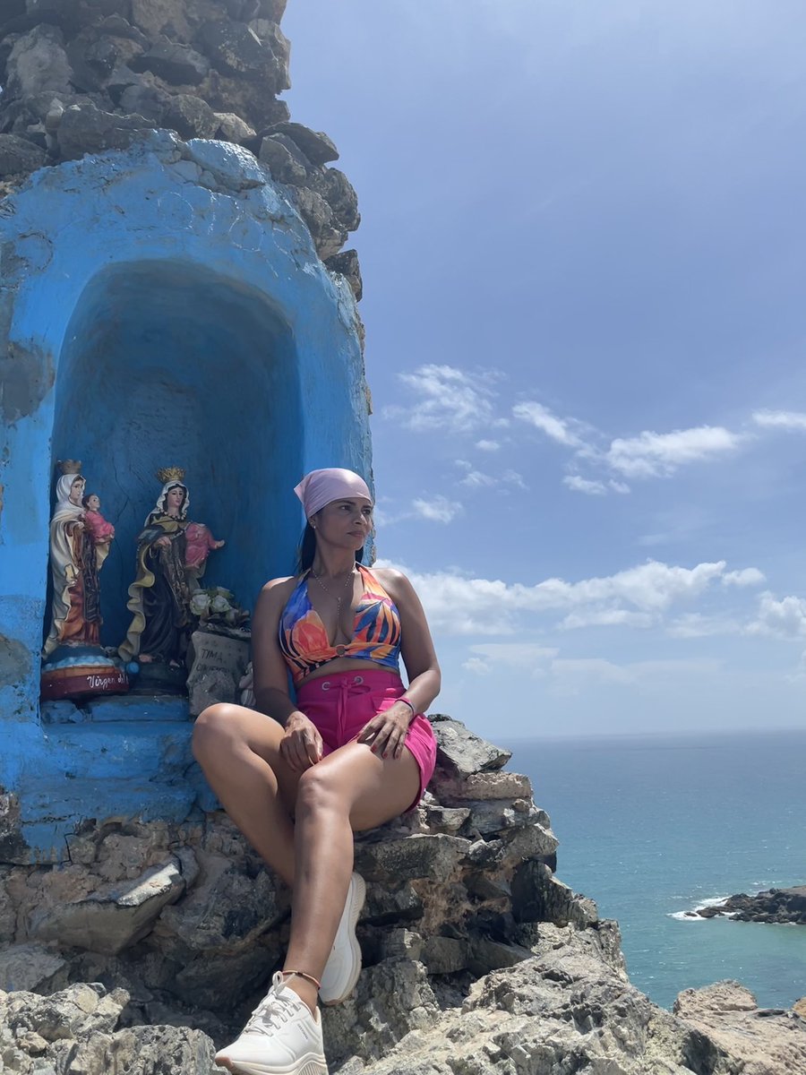 SandryDiosa's tweet photo. Y no se porque la Guajira, se mete hasta el mar así
Como si pelear quisiera, como engreída
Como altanera, como para que el mundo supiera
Que hay una princesa aquí, tiene una bella
Esa india, bonita es linda de cuna noble #spamdeviajes #guajira https://t.co/kdkyJEyWSN