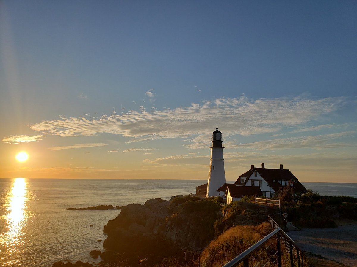 apepelis's tweet photo. @Casey I couldn't sleep last night so drove an hour with the 2 old puppies to see sunrise. #CapeElizabethME https://t.co/aEZpU2x1rm
