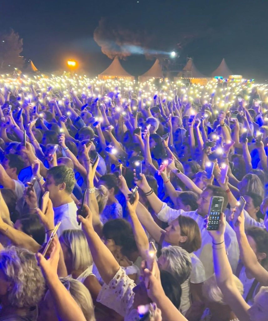 [Clap de fin] 💛 𝐌𝐄𝐑𝐂𝐈 
🎤 ⋯ A ces artistes talentueux
❤️ ⋯ A nos partenaires pour leur confiance &amp; leur soutien
💪 ⋯ A nos équipes &amp; bénévoles
🎉 ⋯ A tous les festivaliers pour leur présence et leur énergie
💥 Porto Latino 2022 fut grandiose &amp; mémorable. RDV en 2023 !