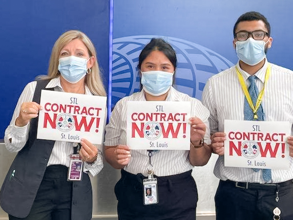 IAMDistrict141's tweet photo. #STLCS MEMBERS WANT THEIR FAIR #CONTRACTNOW! Thank you to AGC Joe Bartz for your hard work!
#GOIAM #MACHINISTUNION #IAMUNION #IAMSOLIDARITY #UnitedAirlines https://t.co/dMm7MihtIZ