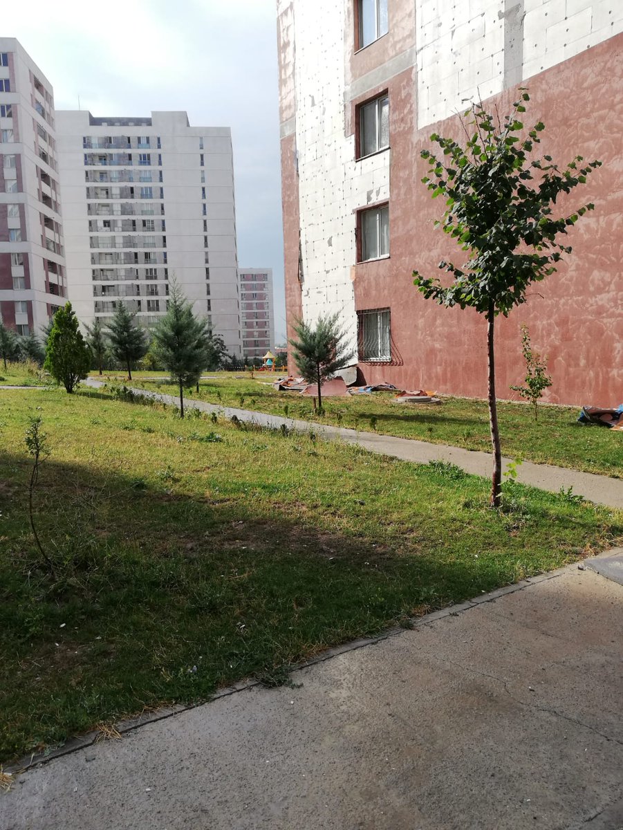 Gulseren2Etap's tweet photo. @ismailsaymaz Bu da Ankara Gülseren Mh 2 etap @Toki_Kurumsal konutları.10 dk fırtınada bu halde.Daha önce daha hafif yağmurda dış cephe dökülmeye başladı.İlla dikkat edilmesi için (Allah esirgesin) birinin canına mı mal olması gerekiyor. Sn @murat_kurum a aylardır etabın sorunlarını yazıyoruz. https://t.co/LUW1vW9qmc