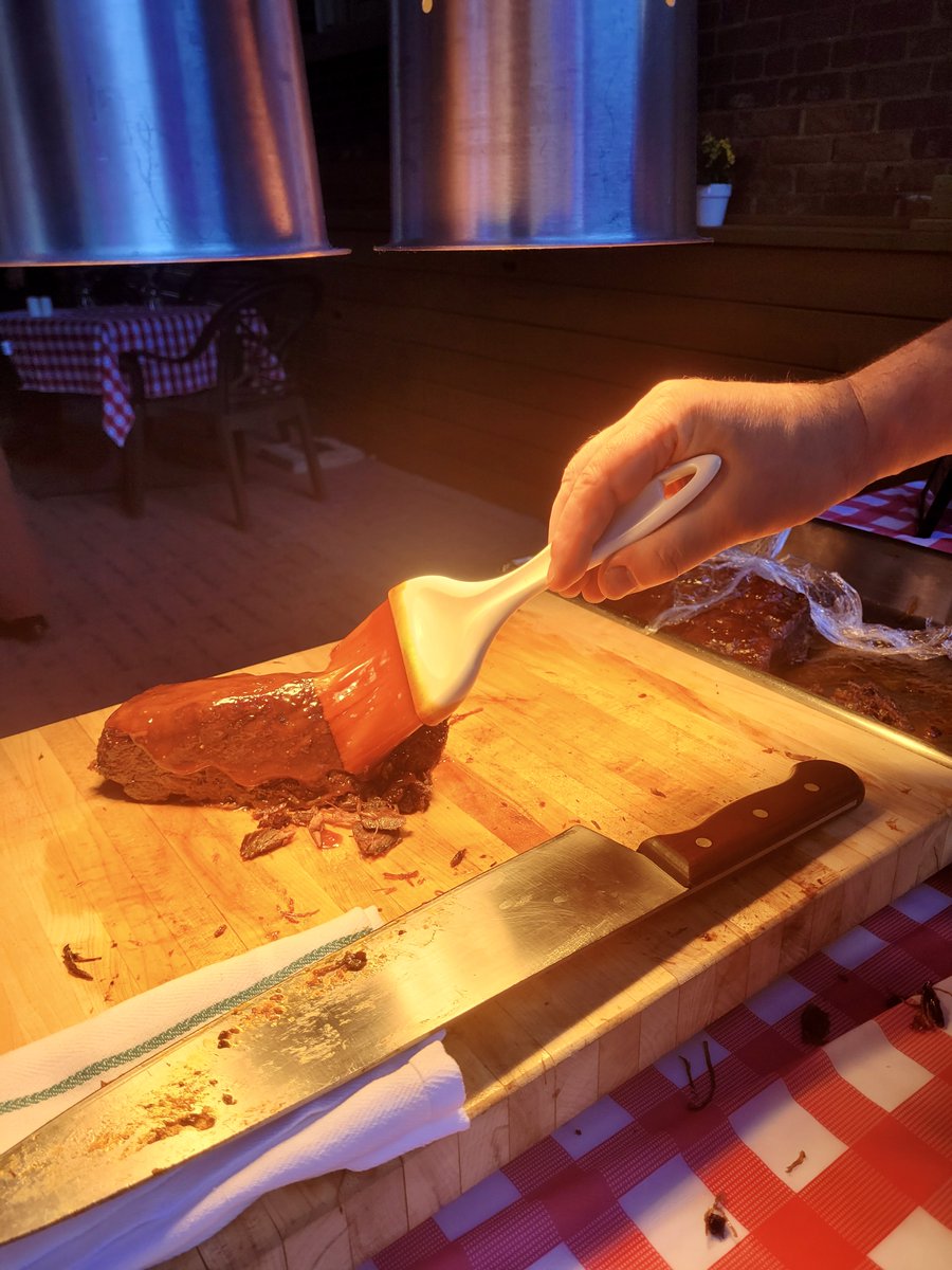 TOFacultyClub's tweet photo. Friday’s BBQ of the America’s buffet was a smashing success! The mint julep cocktail 🥃was also a huge crowd-pleaser. 📸 by Chloe Filteau
Keep your eyes peeled for our next social event! #uoft #summerBBQ #MembersOnly https://t.co/noZiOAr4Ps