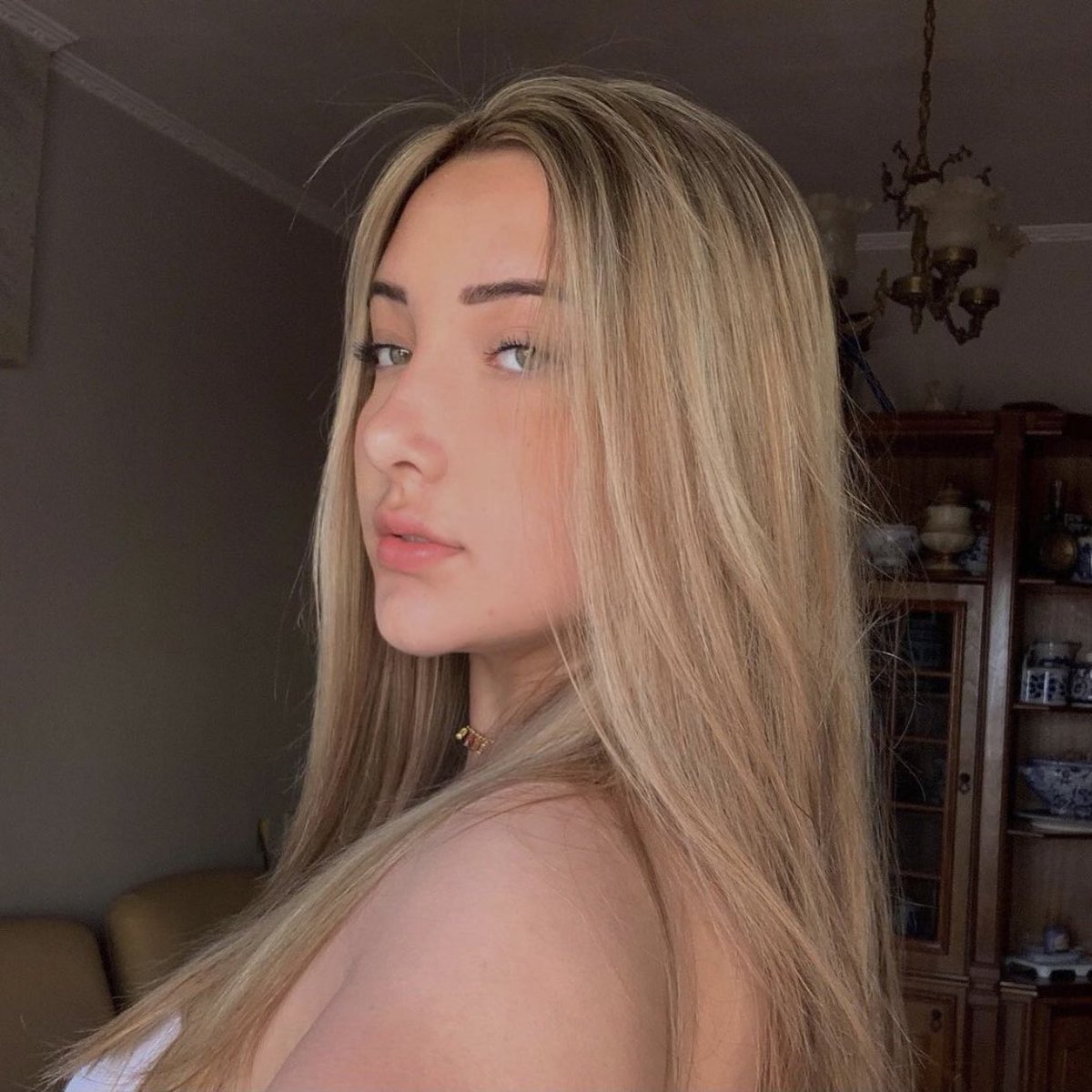 llavenus tweet picture