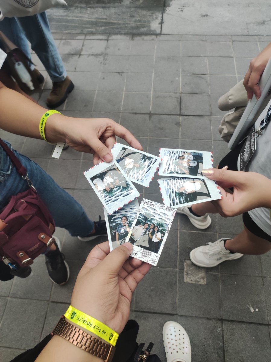 rheanaaaaaaaa's tweet photo. #AllTimeLowInManila this are my pics from the concert! I've been manifesting my attendance at this concert since 2015! I love y'all! @AllTimeLow @JackBarakat @AlexGaskarth @riandawson @zackalltimelow https://t.co/MkUckNus7b