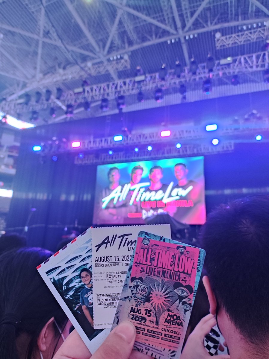 rheanaaaaaaaa's tweet photo. #AllTimeLowInManila this are my pics from the concert! I've been manifesting my attendance at this concert since 2015! I love y'all! @AllTimeLow @JackBarakat @AlexGaskarth @riandawson @zackalltimelow https://t.co/MkUckNus7b