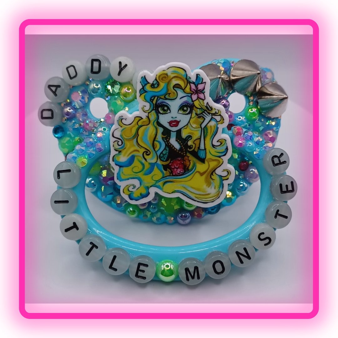 LittleShop89's tweet photo. This beautiful Pacifier has a green, yellow, pink, purple, and blue rhinestone and pearl mix with spikes and Daddy's Little Monster on the handle. 

#adultpacifer #adultpacifiershop #decopaci #adultpaci #adultpacifierstore #smallbiz #decoadultpacifier #littlespace #littlegear https://t.co/1rwtQyhvOj