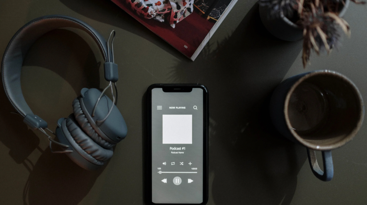 AcademiaPod's tweet photo. Lo nuevo en @ViaPodcast:
Nuevos pódcast
✅ "Frente al asesino" es el nuevo pódcast con el que @Spotify debuta como productora en Uruguay. 
✅ @facua lanza el pódcast "Calambrazos: Historias eléctricas". 
https://t.co/2dDUdI8DPK https://t.co/QwLh0YLKXb