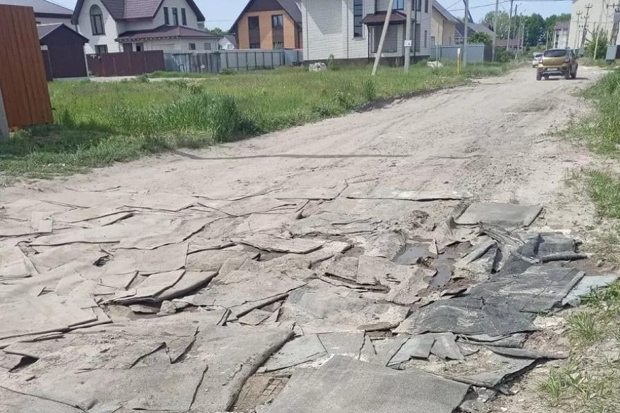 После многолетних жалоб тамбовчан грунтовую дорогу в микрорайоне "Слобода" начали...
onlinetambov.ru/news/society/p…