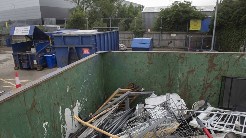 Our Household Waste Recycling Centres are open between 8.30am and 5pm every day except Wednesdays.

Please allow enough time to unload your waste before the site closes.

Find your nearest site and what you can take ⬇️
northyorks.gov.uk/household-wast…