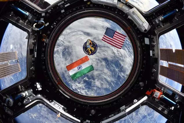 timesofindia's tweet photo. #Tricolour unfurled in space on India’s #IndependenceDay 

#IndiaAt75  #IndependenceDay2022 #IDAY2022 

Read: https://t.co/ieV7Zbvjhy https://t.co/FC8DEgEXxp