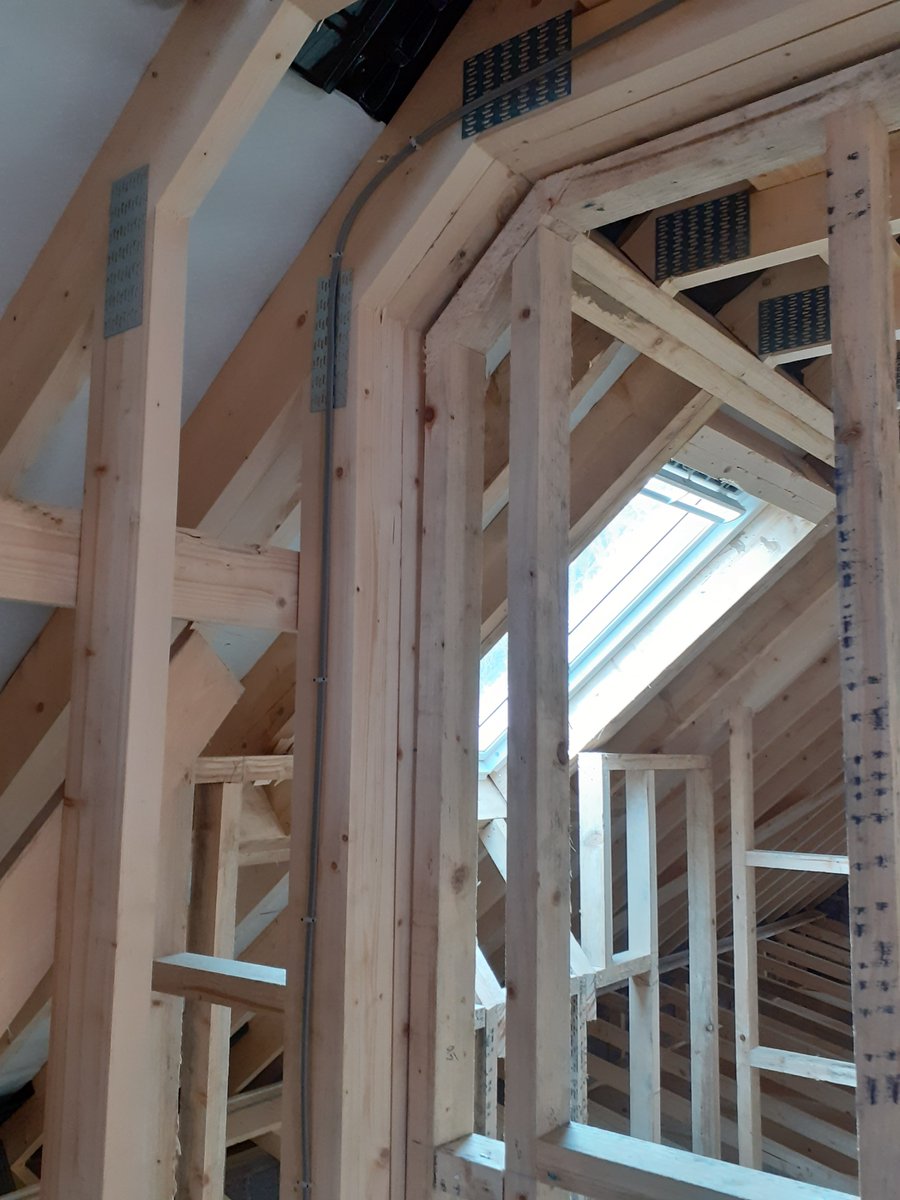 Look at that neat wiring!!! 👀 
ViperClip in site trials. Check out our website for more information: viper-clip.com 

 #ViperClip #constructionindustry #powertools