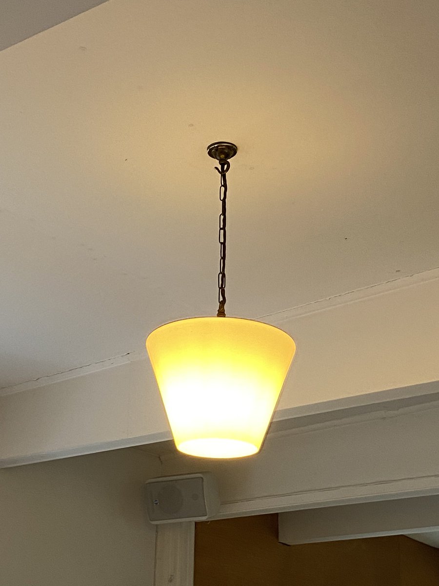 BwW_Catholic's tweet photo. V. grateful to Martin @ashby_interiors for helping (almost miraculously) to find a replacement glass shade for  “heritage” lights in St Monica’s Church. Lovely things in their Derby shop &amp; on their website: https://t.co/WOoXQyXMIN
@BrentwoodRC 
@BishopPMcKinney #antiquelighting https://t.co/59pVfiJe5b