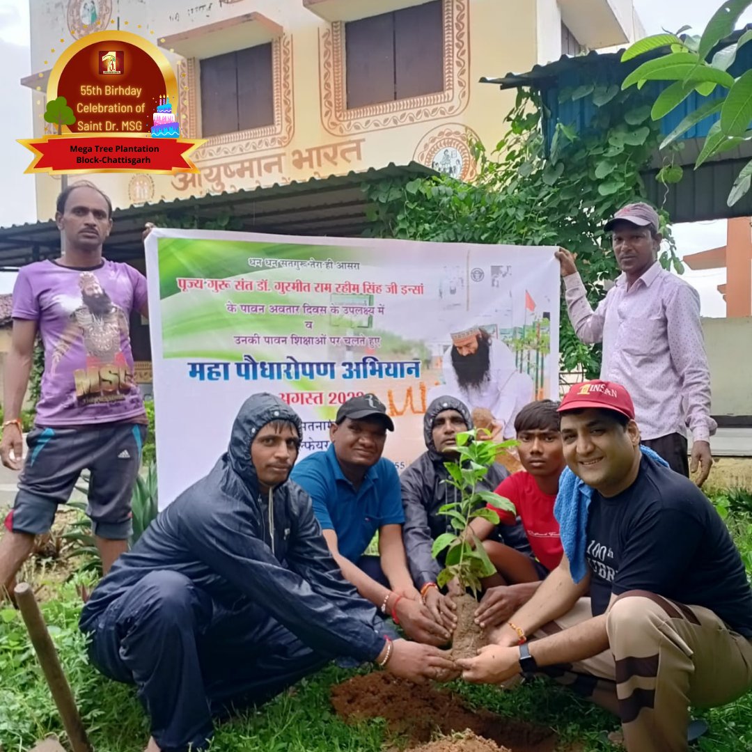 DSSNewsUpdates's tweet photo. Volunteers of #DeraSachaSauda celebrating the incarnation day of Saint Dr. @GurmeetRamRahim Singh Ji Insan by planting trees🌱and performing welfare works.
Check here the glimpses of #MegaTreePlantationDrive!
#PlantATree https://t.co/y5EsGGqkVB