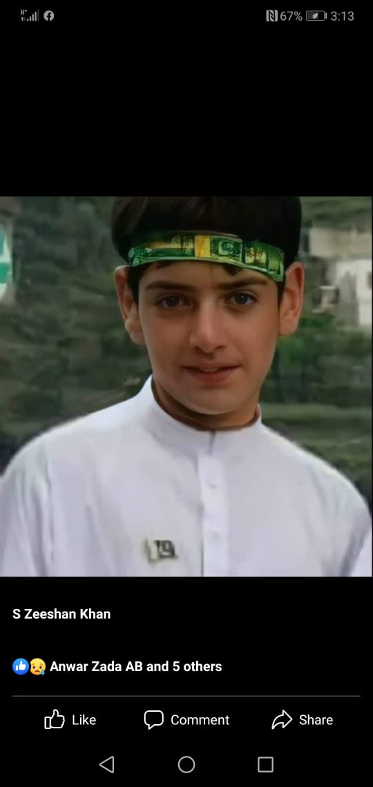 ImRumifan's tweet photo. کیا یہ چہرہ دہشتگرد ہو سکتا ہے 
ماتھے اور سینے پر پاکستانی پرچم سجائے ہوئے اس معصوم آنکھوں کو کون انصاف دے گا یہ وہی بچہ جو ایم پی اے ملک لیاقت علی خان کے ساتھ دہشتگردوں کے حملے میں شہید ہوا ہے
#WeWantPeaceInDirMaidan
@mjdawar 
@bbcpashto 
@ImranKhanPTI 
@ImranRiazKhan 
@Kashifab https://t.co/SLQAB5FvdV