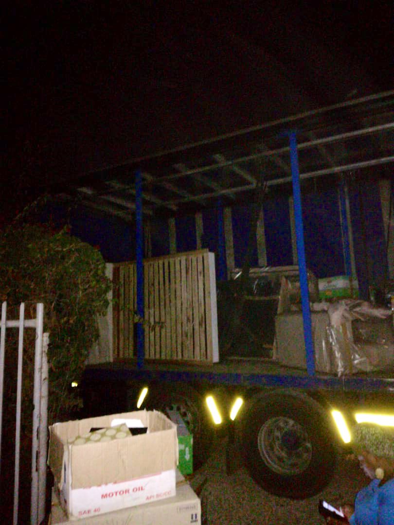 WilocateZM's tweet photo. Emergency relocation to Harare ๐ฟ๐ผ! Happy that we were able to pull this on off with zero notice, tautliner truck currently being loaded in preparation for the Wilocation tomorrow!
#Yourbestmove is with Wilocate, hire the proโs for those emergency relocations ๐๐ https://t.co/F24Sdraa6q