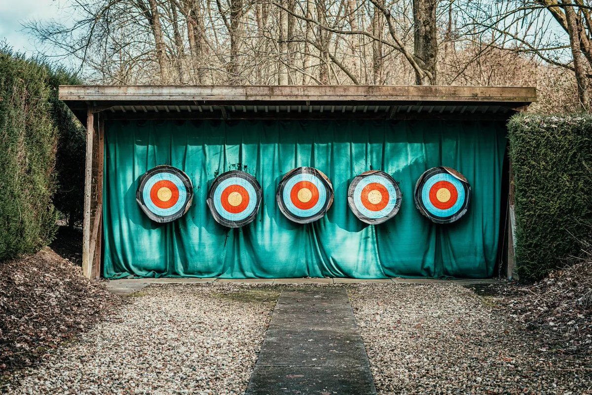 howto_speak's tweet photo. #publicspeaking 
How do we hit it right on the bullseye when it comes to engaging our audience?

One of the many ways is to do that visually—maintaining eye contact.

Find out more at https://t.co/z8iSDOv40X https://t.co/VGK5rRNjfH