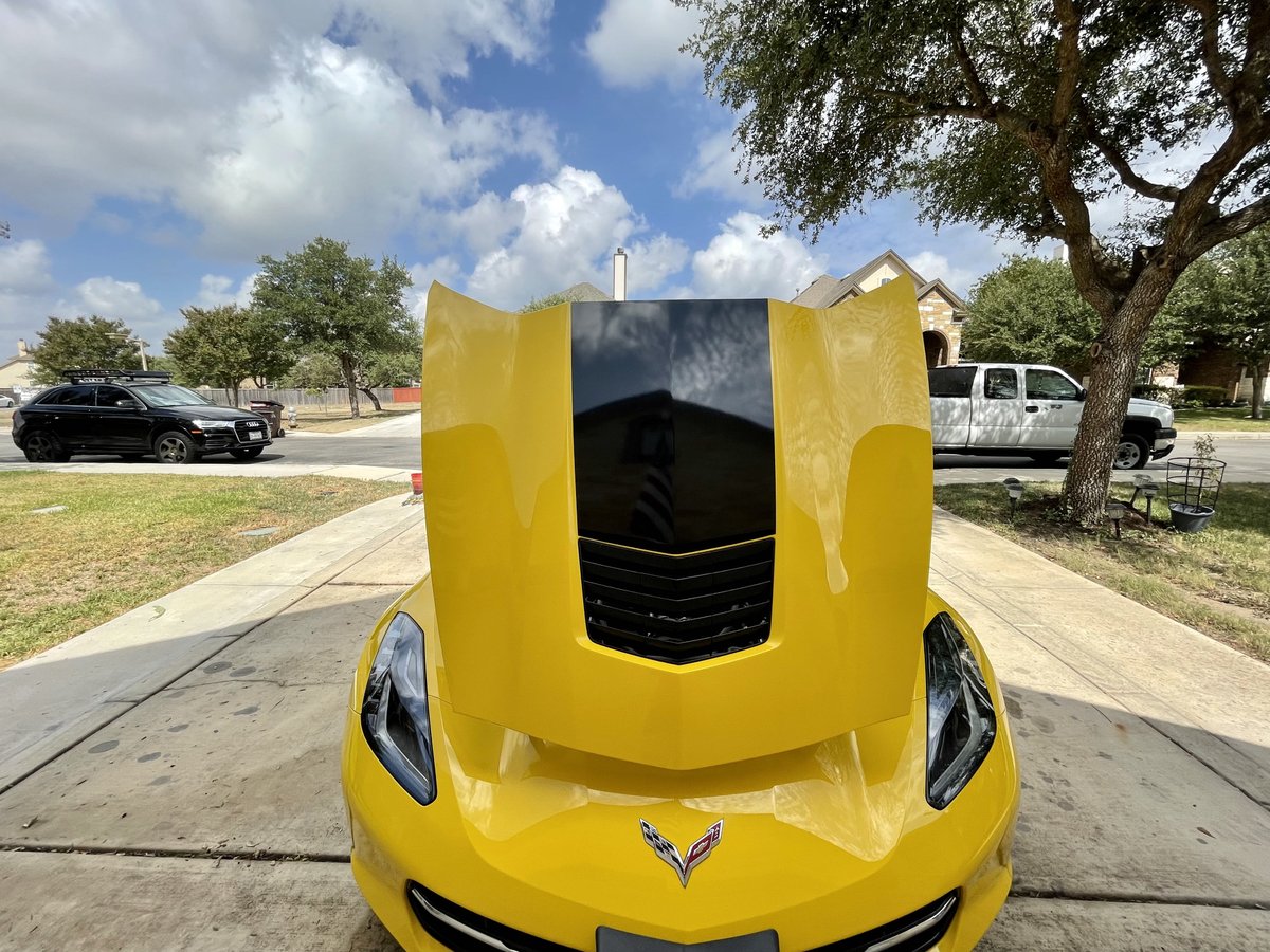 thedetailcode's tweet photo. #HappyMonday guys! Brighten up your Monday with this #stingraycorvette looking shiny right after a complete polish &amp; wax. 
___________________________________
San Antonio’s TOP RATED mobile detailers!
🧑🏽‍💻 https://t.co/ad7OK1TzwJ https://t.co/RBFFqxSCEn