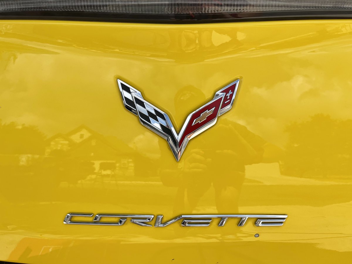 thedetailcode's tweet photo. #HappyMonday guys! Brighten up your Monday with this #stingraycorvette looking shiny right after a complete polish &amp; wax. 
___________________________________
San Antonio’s TOP RATED mobile detailers!
🧑🏽‍💻 https://t.co/ad7OK1TzwJ https://t.co/RBFFqxSCEn