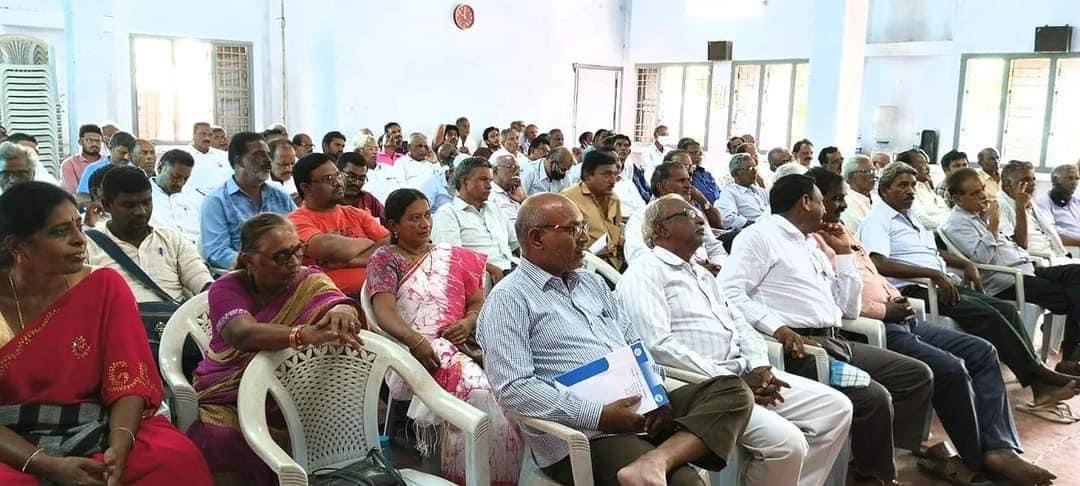 vsrcpm's tweet photo. భారత 75వ స్వాతంత్ర దినోత్సవ సందర్భంగా  సిపిఎం ఆధ్వర్యంలో 75 ఏళ్ల భారత స్వాతంత్రం నేటి సవాళ్లు అనే అంశంపై సదస్సు ఒంగోలు సుందరయ్య భవన్, లో మాట్లాడుతు #vsr #vsrinivasarao #DefendFreedomAt75 #CPIMAP https://t.co/2ISbttEwFC