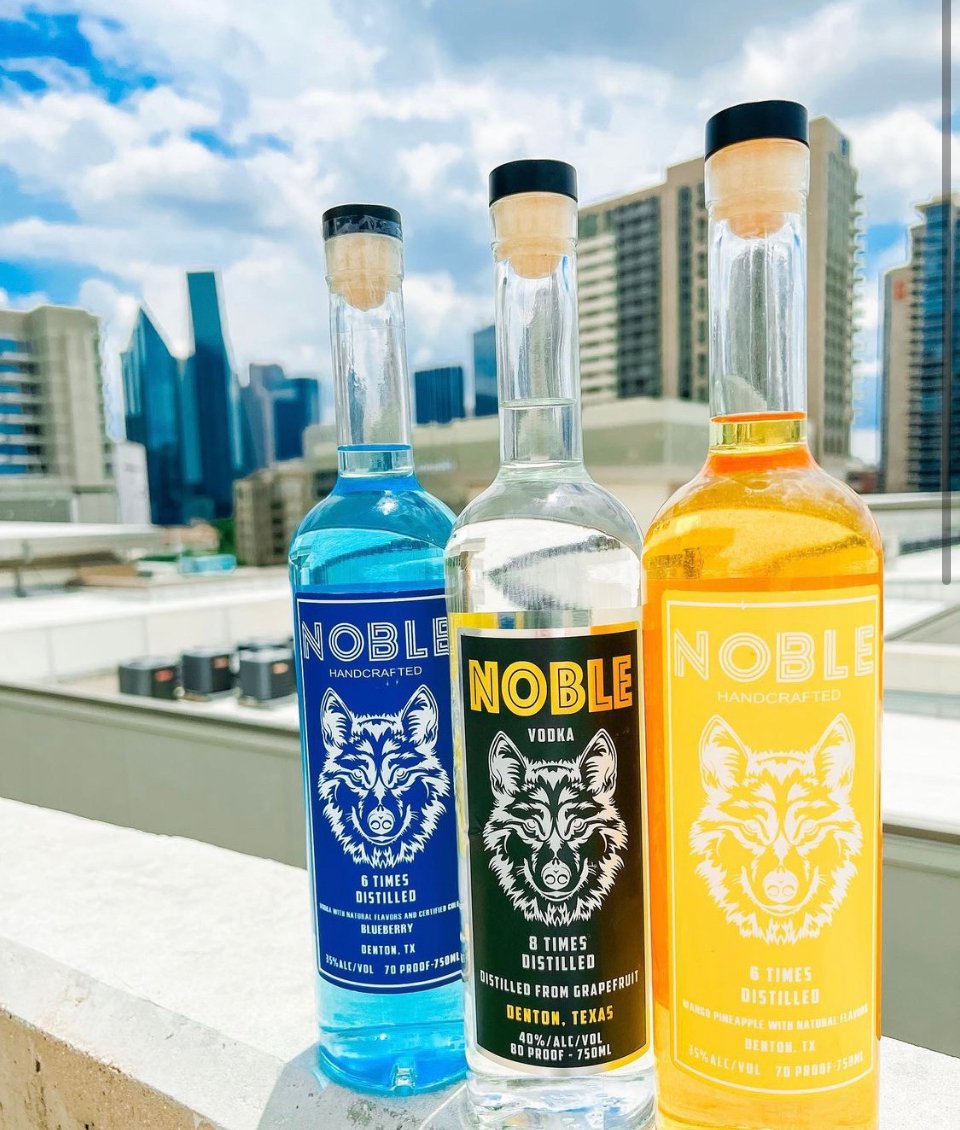NobleWolfVodka's tweet photo. The gang is here! And they look good 😎

#noblevodka #dogs #dallas https://t.co/gmivPaZsUe