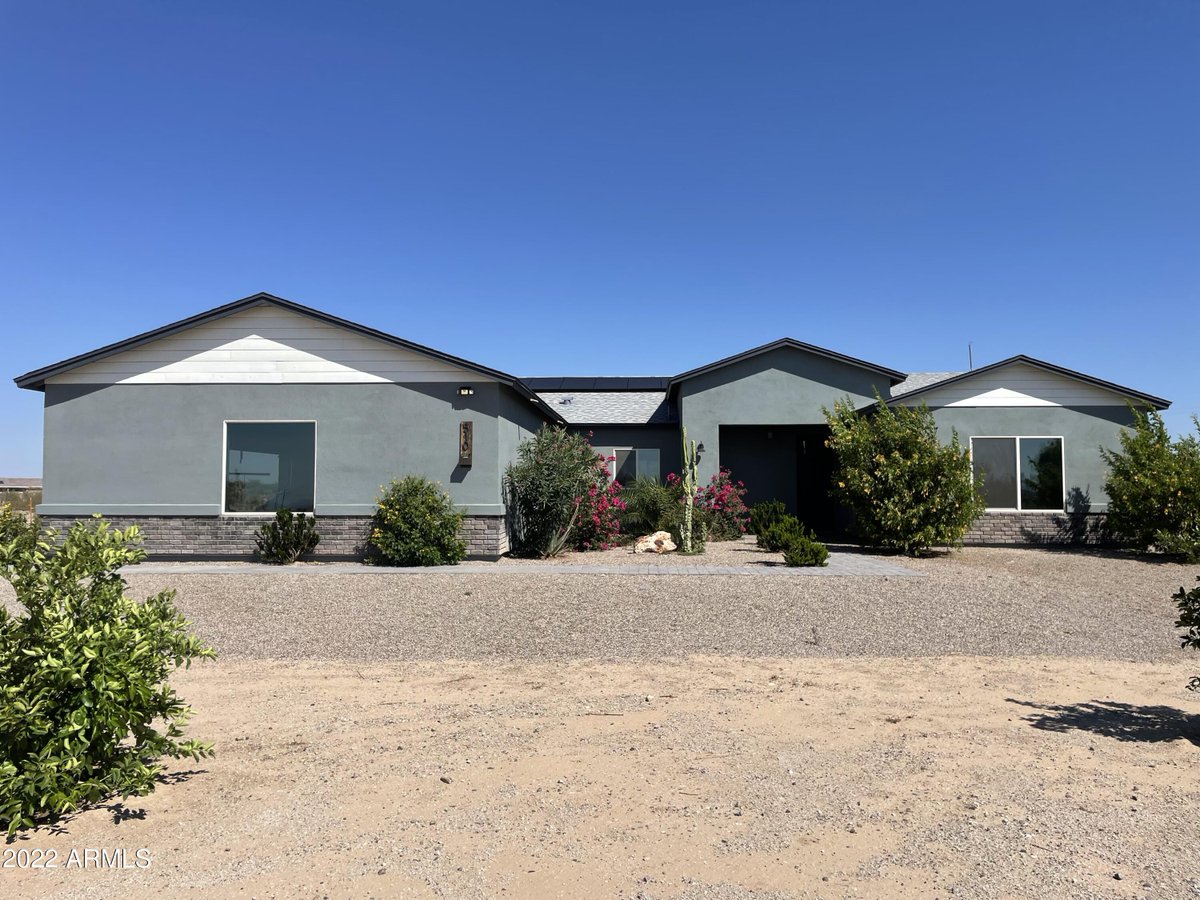 anjavro1's tweet photo. You have to see this home! 4 BD/ 3 BA in Buckeye. Call/text/DM me for details.  https://t.co/dfpuRNnHX5 https://t.co/zcssW6vWus