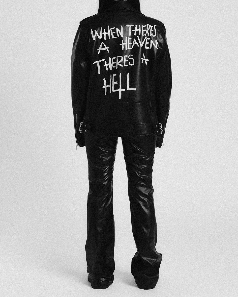 RUELRAYY's tweet photo. CUSTOM LEATHER BIKER JACKET AVAILABLE AS A 1/1 ITEM RELEASING IN COLLECTION 2 DROP 1 

https://t.co/RxfSEnQ0Fp https://t.co/9xkHDrPDf9