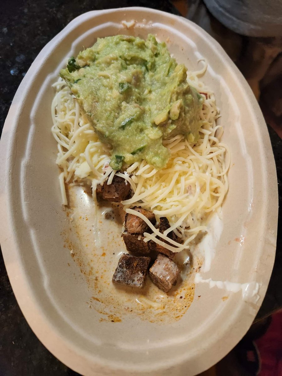911GFY's tweet photo. what I see when I open the burrito bowl.. They run out of lettuce and don't compensate with other ingredients. And my order wasn't ready. And they were out of queso but didn't give a refund. And the store was disgusting. @ChipotleTweets, make this right. Your website won't work https://t.co/1yqqdloxfT