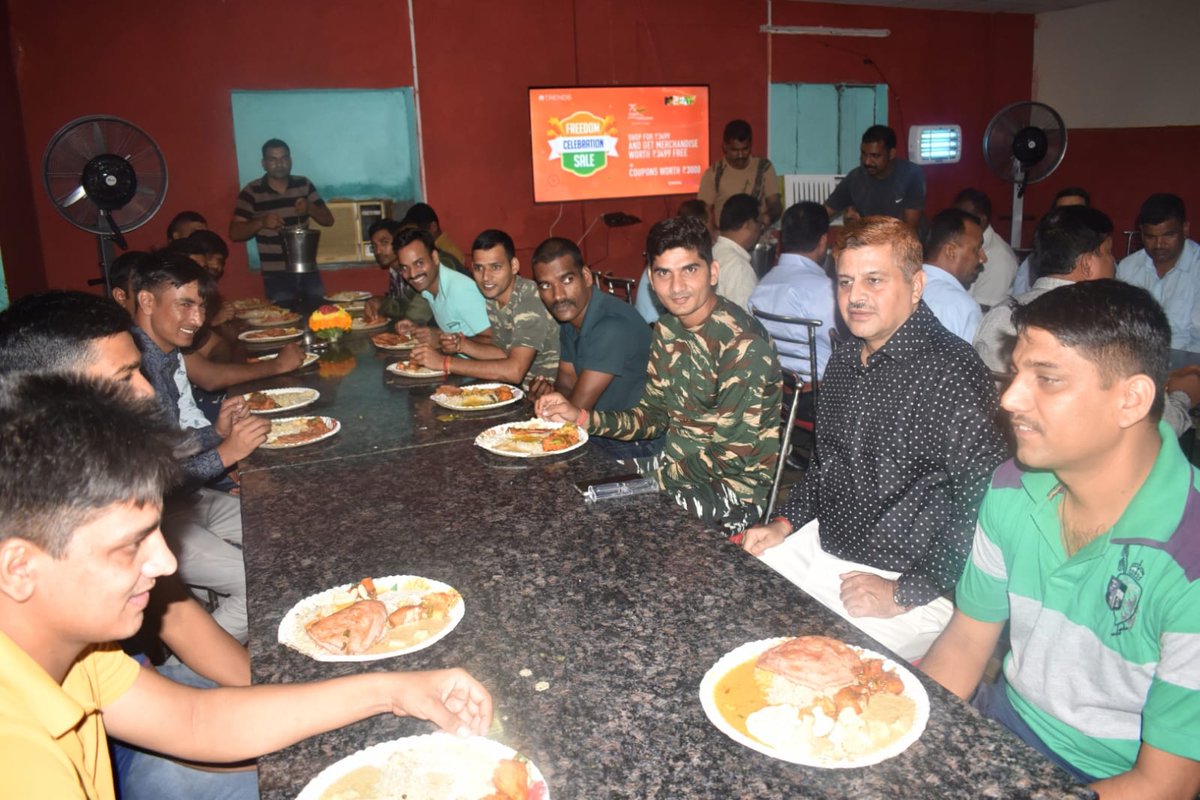 commandant141's tweet photo. Evening badakhana with Jawans were organized with full strength and enthusiasm on the occasion of 76th Independence day at 141 Bn at Bhadrachalam #AzadiKaAmritMahotsav, #CRPF, #Southernsector, https://t.co/ICB6SRoNx3