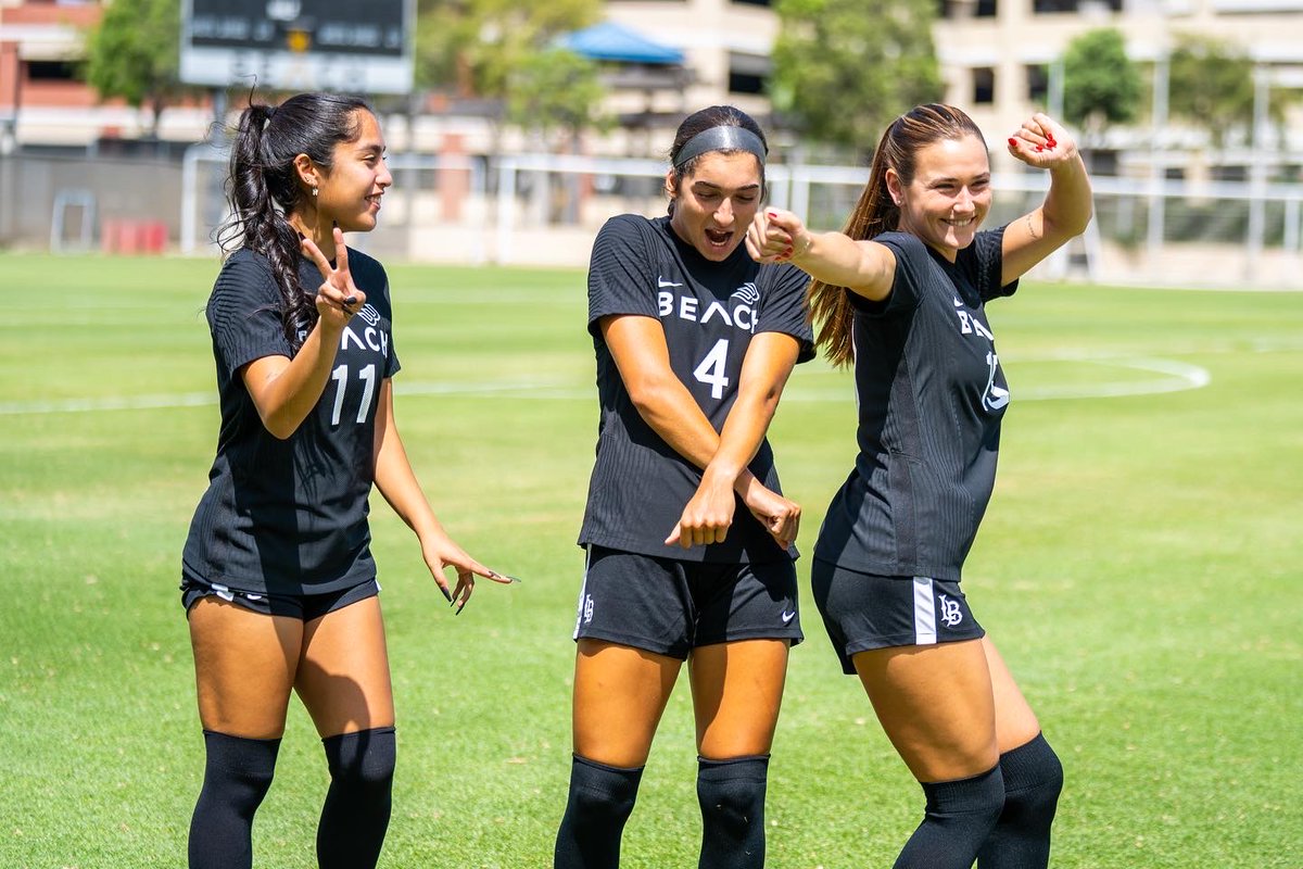 LBSUAthletics's tweet photo. BACK IN ACTION! 

Home Opener for 
@LBSUSoccer
 vs Pacific 
📆 Thursday, Aug. 18th
⏰ 7pm
📍 George Allen Field 

@LBSU_WVB
 vs Pepperdine
📆 Saturday, Aug. 20th
⏰ 12:30pm
📍Walter Pyramid

@LBSUSoccer
 vs #15 USC
📆 Sunday, Aug. 21st
⏰ 7pm
📍 George Allen Field 
⚫️ WEAR BLACK https://t.co/wrYydZzekX