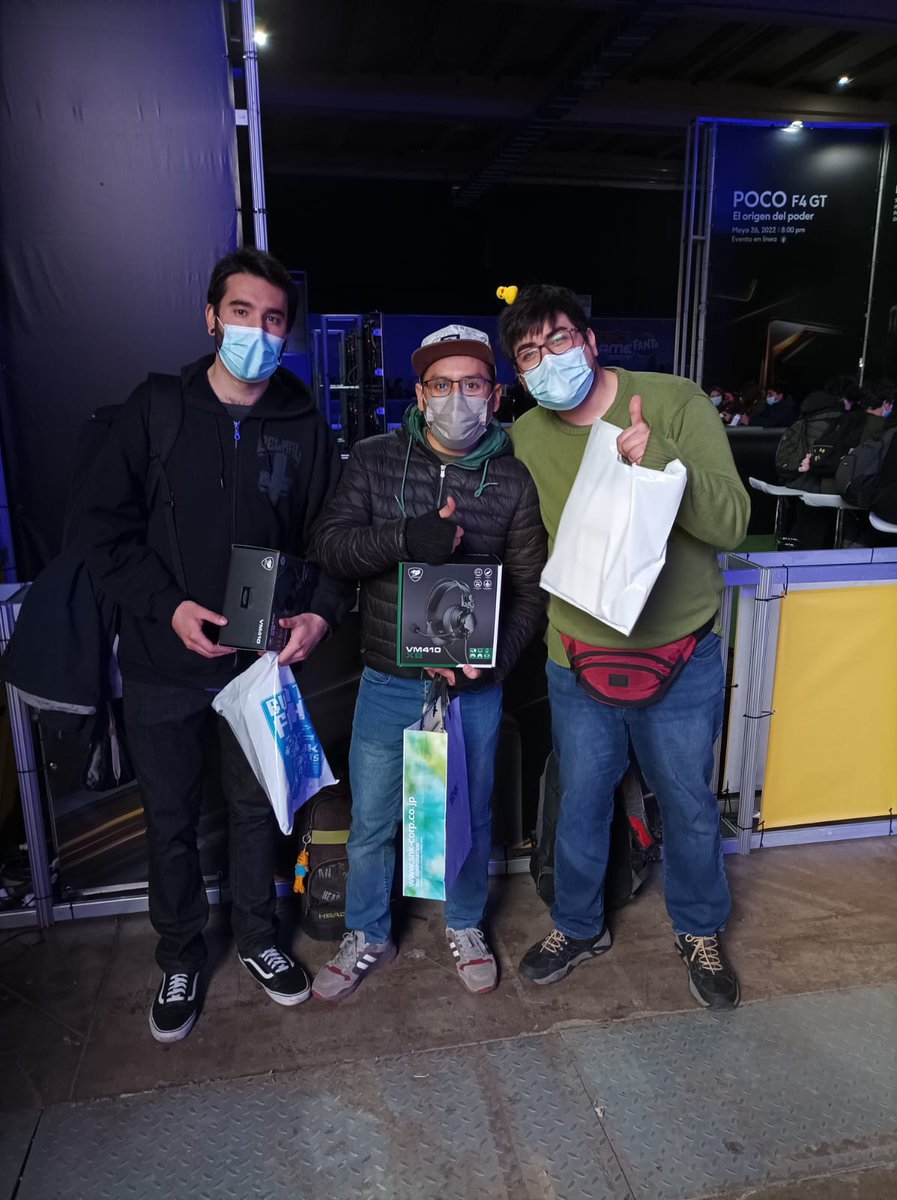 Foto del peor torneo de kof. Nos apuraron para terminar, no nos subieron al escenario y por supuesto no tenían premios (en un inicio), ya que el día anterior tuve que pelear por algún incentivo material. Una basura el trato por la productora monkey. 

RT porfa 

#Festigame2022