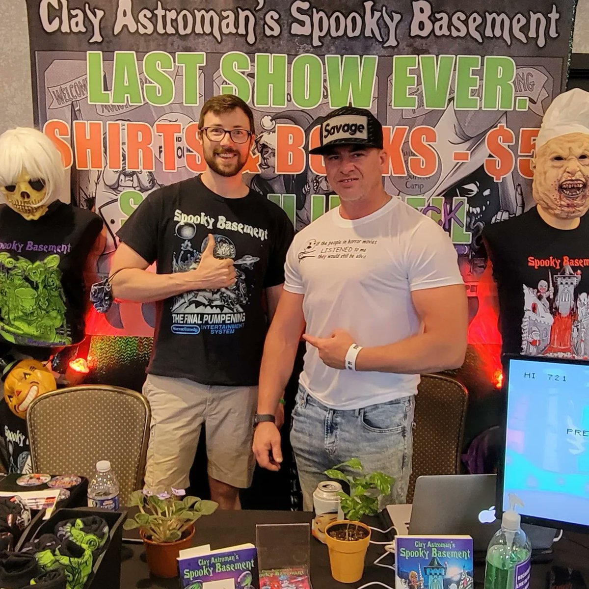 ClayAstroman's tweet photo. The first morning after a show is always weird. You're exhausted, but at the same time like, "I could do one more day." It's surreal that there won't be one more day this time, but we couldn't have asked for a better closeout. Thank you, @MonsterManiaCon! 🎃🙏😭 https://t.co/RkIbip0Xzt