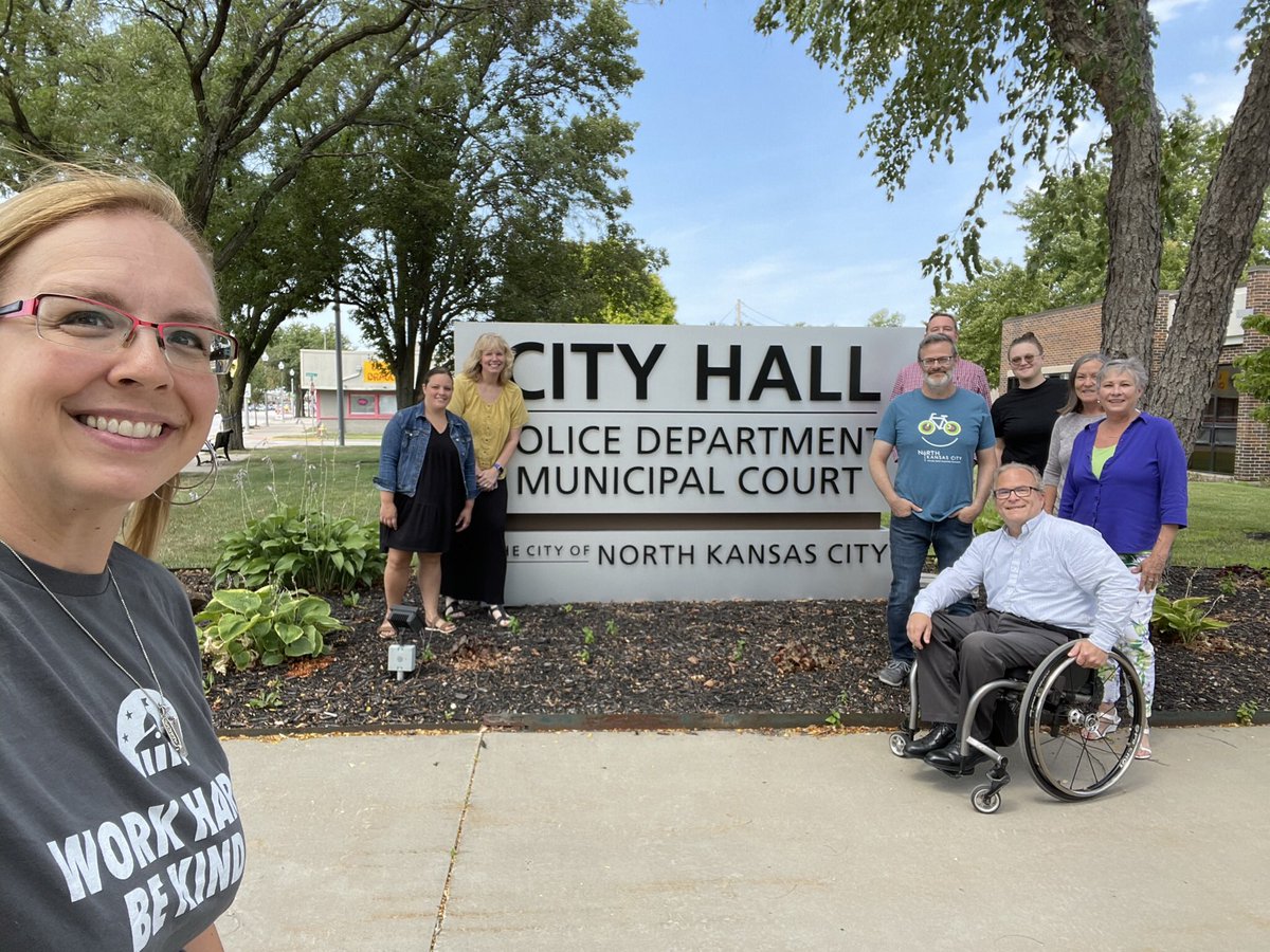 cityofnkc's tweet photo. Big thanks to @ELGL50 for coordinating #CityHallSelfieDay on behalf of all the GREAT public organizations that serve our communities every day! #CityHallSelfie #GovLov @Mocities @MidwestELGL https://t.co/Crnudy6quh