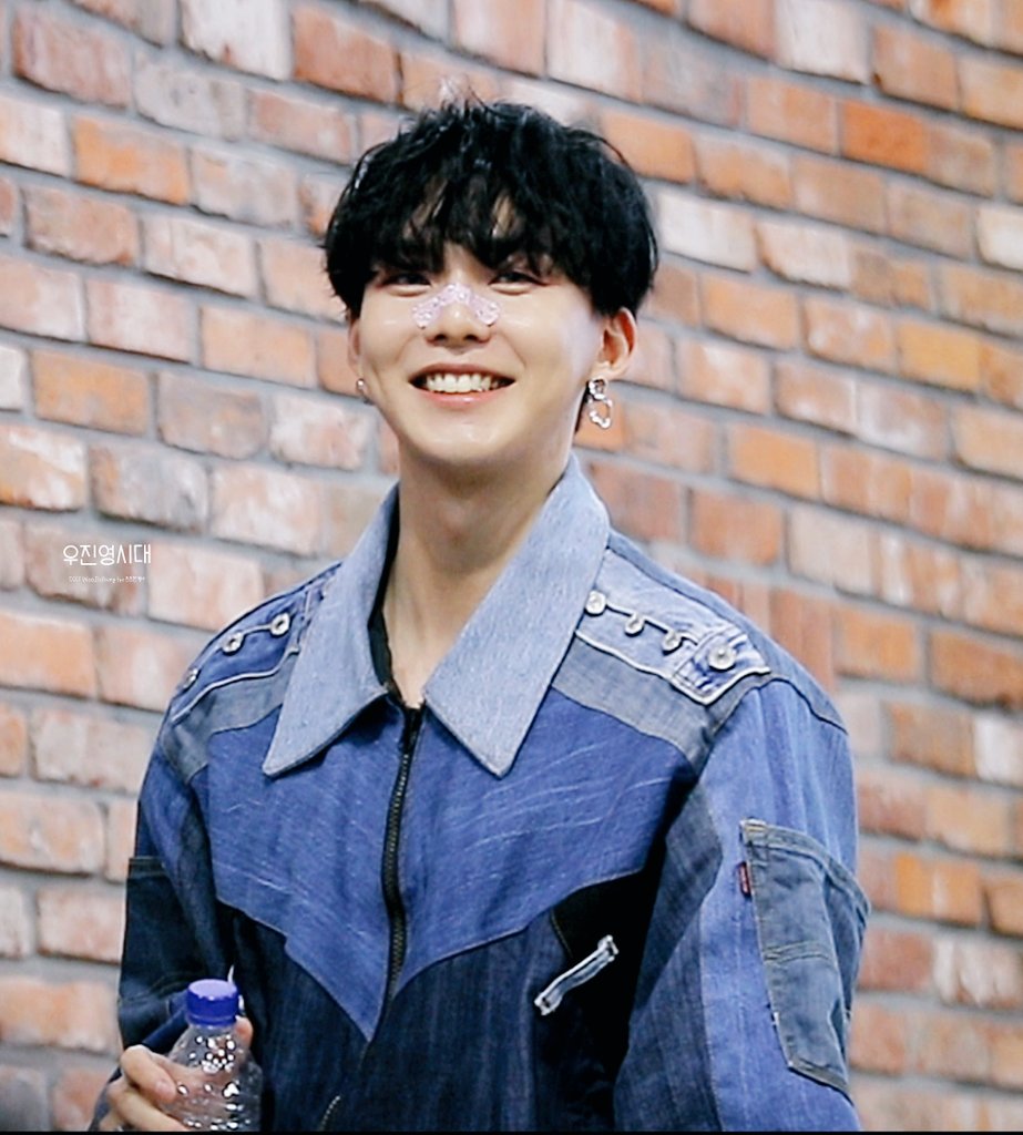 220814 우진영 메이크스타 대면 팬사인회

존재만으로 빛나는 사람
참 멋져♡ 잘생긴건 기본!!

#WOOJINYOUNG #우진영 #ジニョン
#D1CE #디원스  
<a href="/officialD1CE/">디원스 D1CE</a>