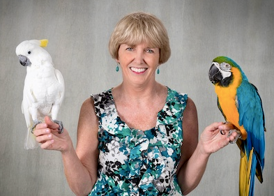 LafeberVet's tweet photo. Congratulations to Dr. Sharman Hoppes, the 2022 T.J. Lafeber Avian Practitioner of the Year https://t.co/3RAqgmOBId #avian #veterinarian #birds #TAMUVetMed  #ExoticsCon #ExoticsCon2022 https://t.co/qD113QKTK3