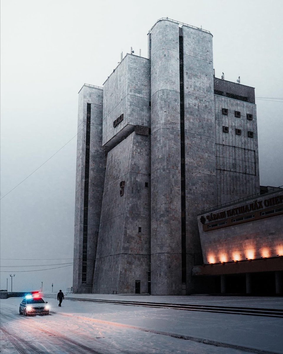 Yapımı 1985 yılında tamamlanan, Çuvaşistan Devlet Opera ve Bale Tiyatrosu.
