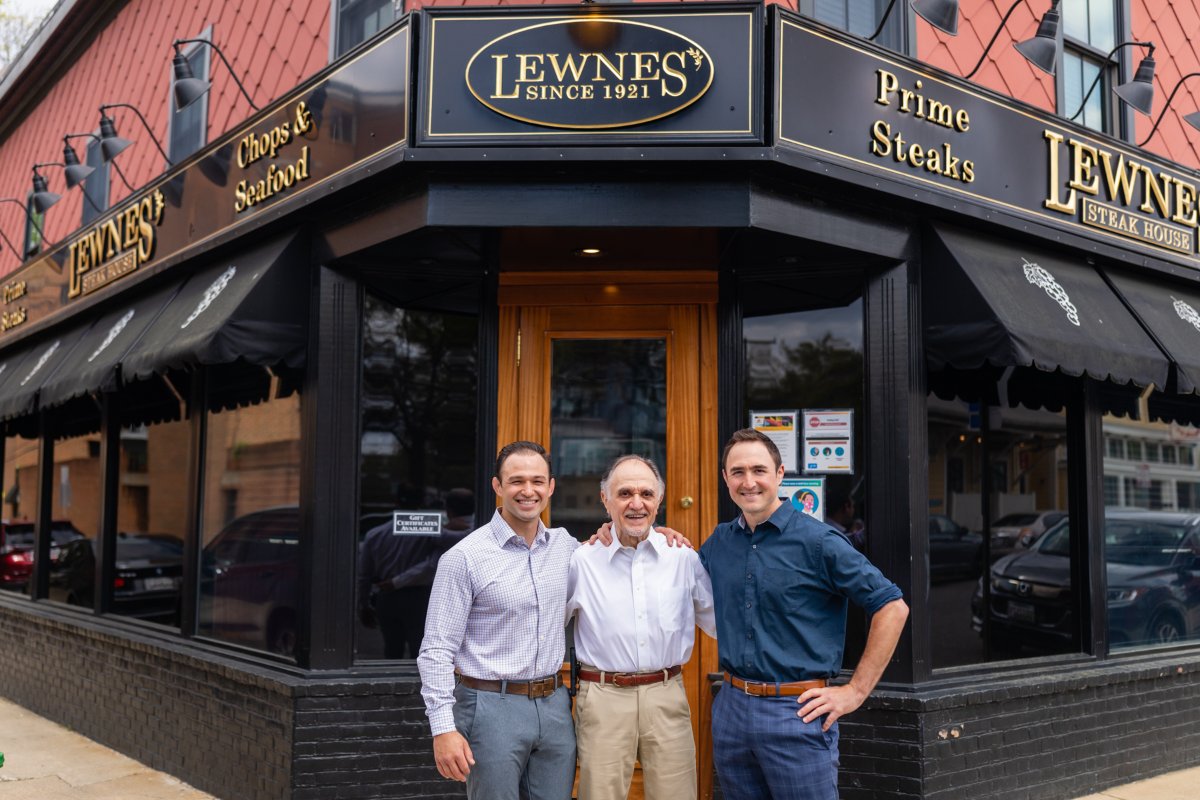 LewnesSteak's tweet photo. If we can make you smile with our food and service, weβve done our job right! #LewnesSteakhouse #Lewnes #AnnapolisMD #FineDining #MarylandEats #MarylandFoodie #FamilyBusiness https://t.co/KcvRPASM24