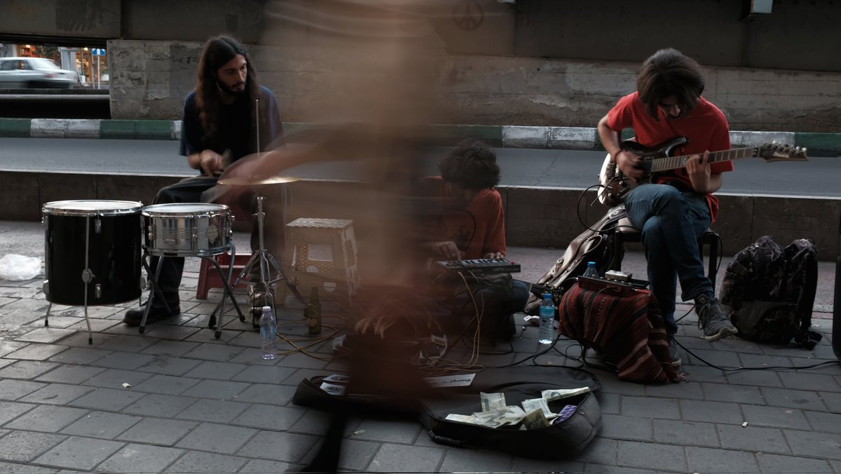 Hamidshams89's tweet photo. #concert_in_the_street #streetmusic #streetstyle #drummer #drums #instadrummers #drummerstyle #drummerman #drumsdrumsdrums #drumset #drumsticks #electricguitar #improvisation #streetmusicmap https://t.co/GuKNbCWxNG